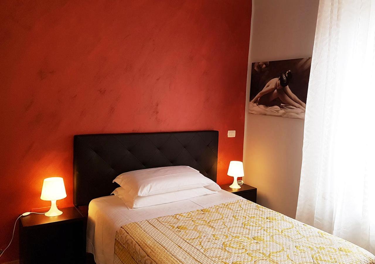 Cristal Rooms Piacenza Exterior foto