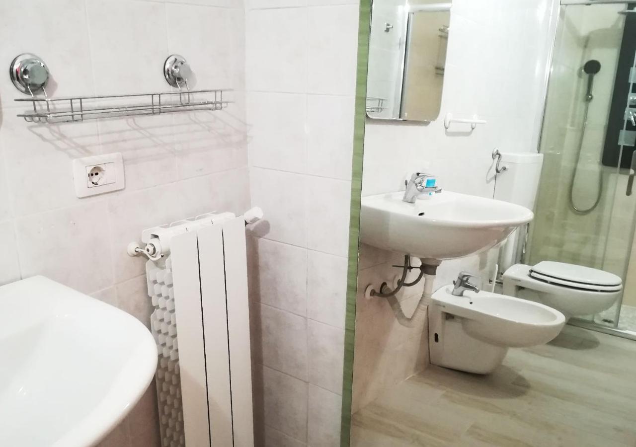 Cristal Rooms Piacenza Exterior foto