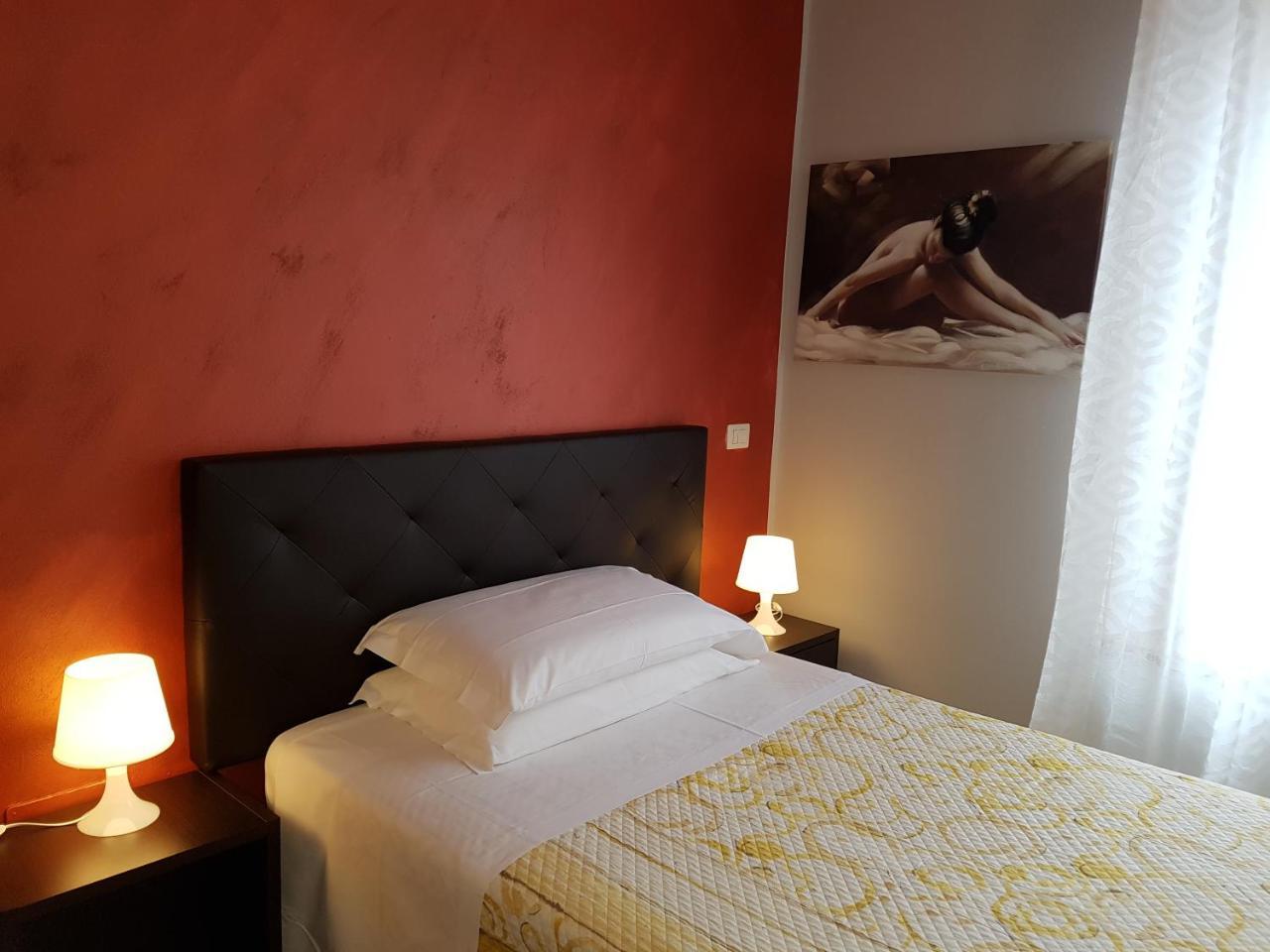 Cristal Rooms Piacenza Exterior foto